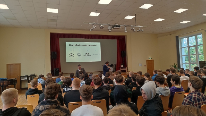 SIA “Auto Bassadone" lekcija - studenti zālē