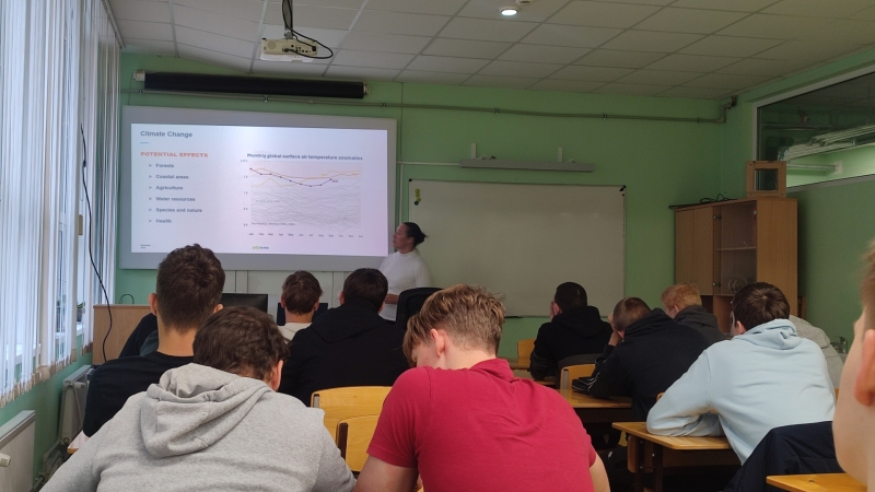 Erasmus+ vieslekcija dabaszinībās - studenti lekcijā