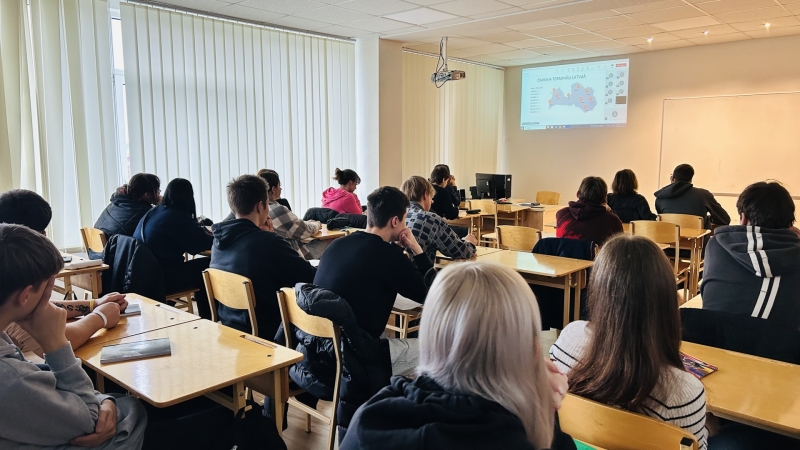 Tikšanās ar „Omniva” - studenti klausās lekciju