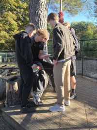 MG24-1 audzēkņi pilda uzdevumu Rīgas ZOO
