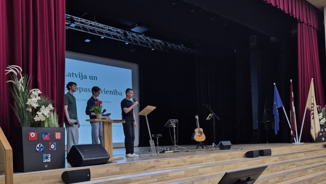 Eiropas diena. P25-2 grupas audzēkņi – Rihards, Daniels un Roberts