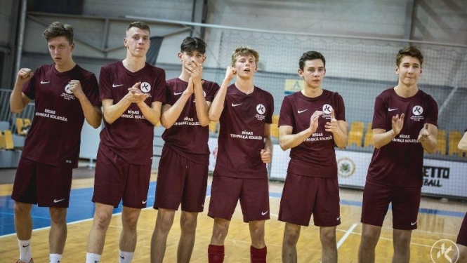 2. vieta Rīgas skolu telpu futbola kausā 2018 - Foto 1