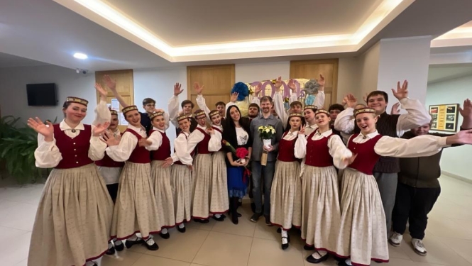 Jauniešu deju kolektīvs Mazais Ritenītis - Foto 1