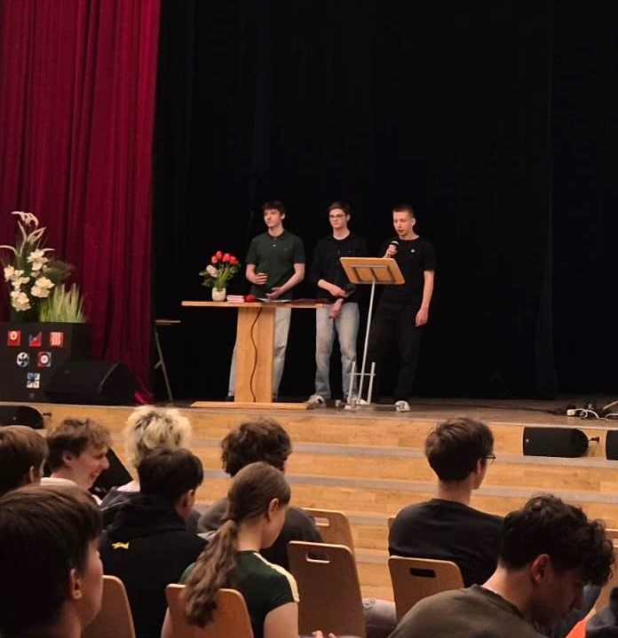Eiropas diena. P25-2 grupas audzēkņi – Rihards, Daniels un Roberts