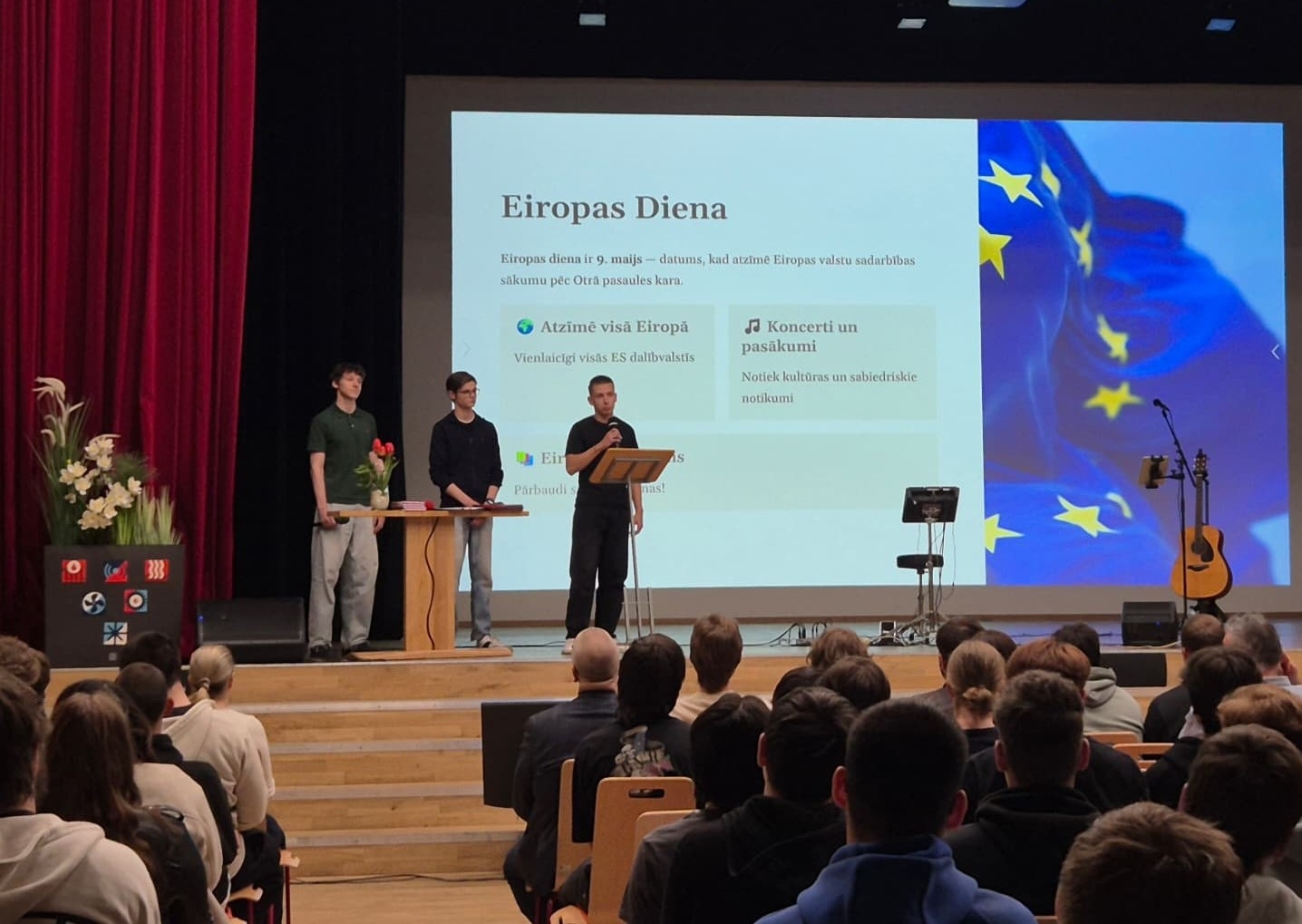 Eiropas diena. P25-2 grupas audzēkņi – Rihards, Daniels un Roberts