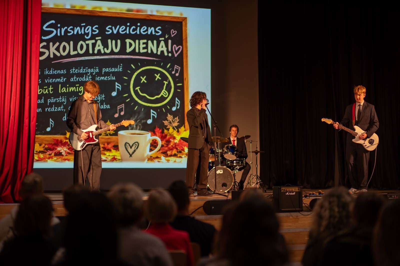 Izglītojamo muzikālais sveiciens no grupas 