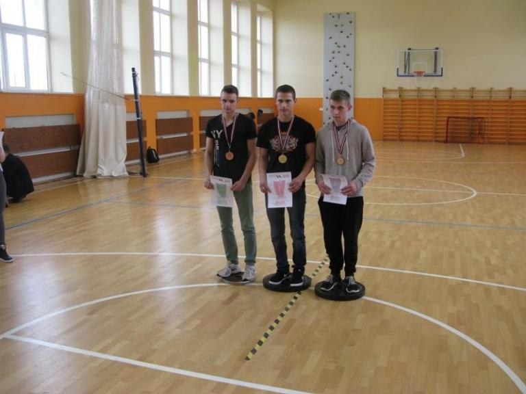 RTK jauniešu komanda izcīnija 3. Vietu latvijas profesionālo mācību iestāžu sacensībās svaru stieņa spiešanā guļus - Foto 2