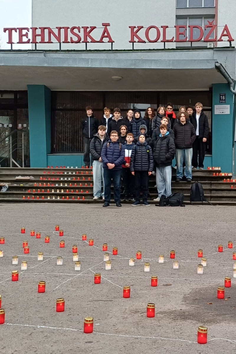 11.novembris Lāčplēša diena Rīgas Tehniskā koledža , pieminam Latvijas brīvības cīnītājus, aizdedzinot svecītes! - Foto 6