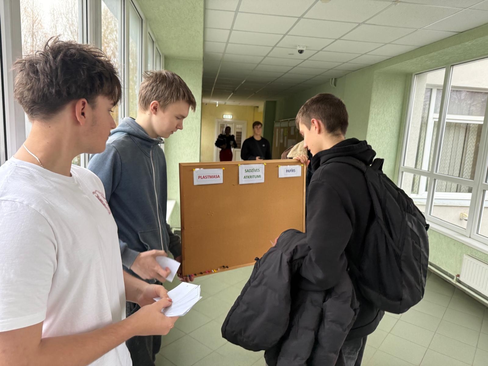 Rīgas Tehniskajā koledžā norisinājās Ekoskolu Rīcības dienas. - Foto 11