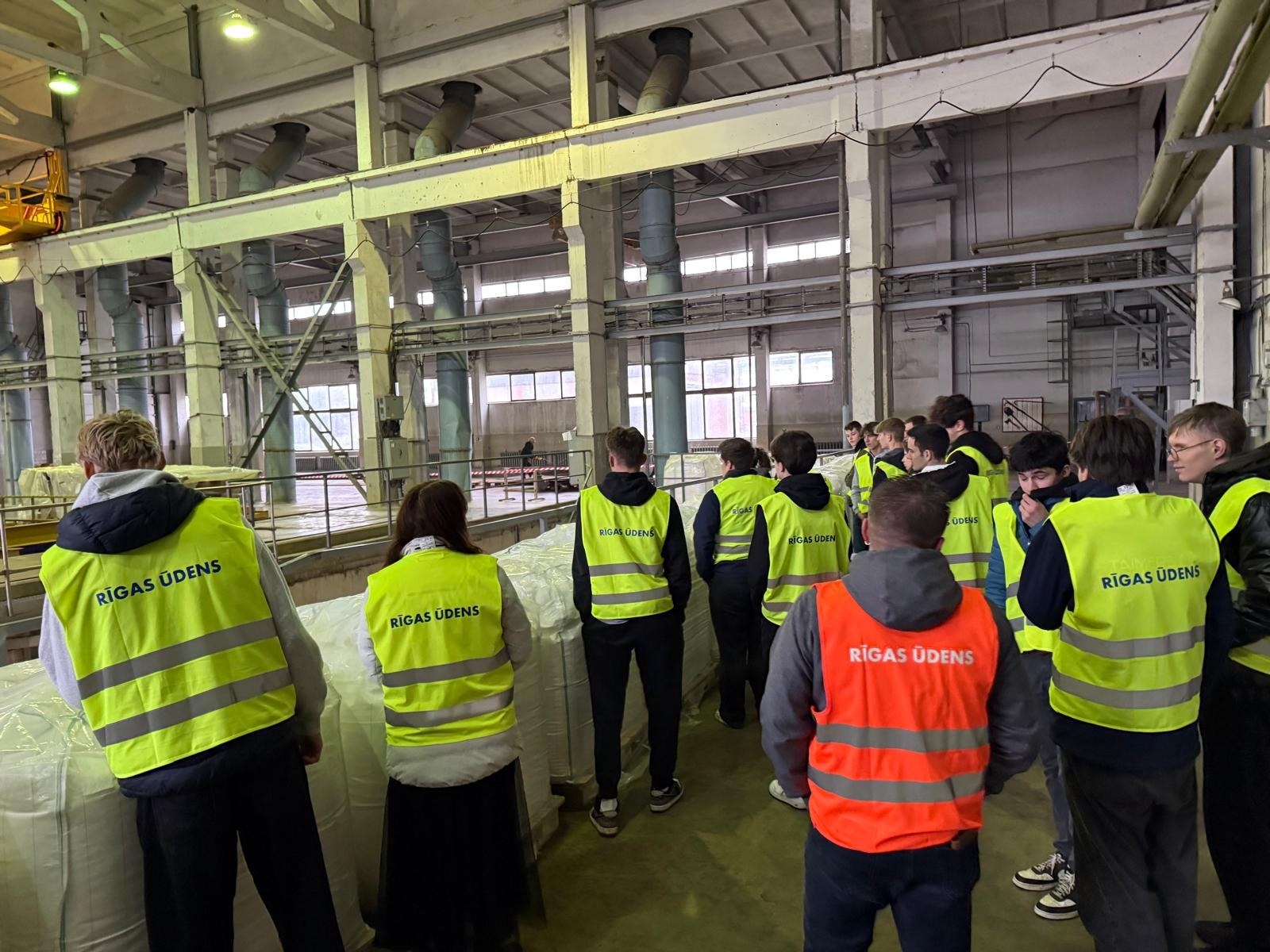 Rīgas Tehniskajā koledžā norisinājās Ekoskolu Rīcības dienas. - Foto 7