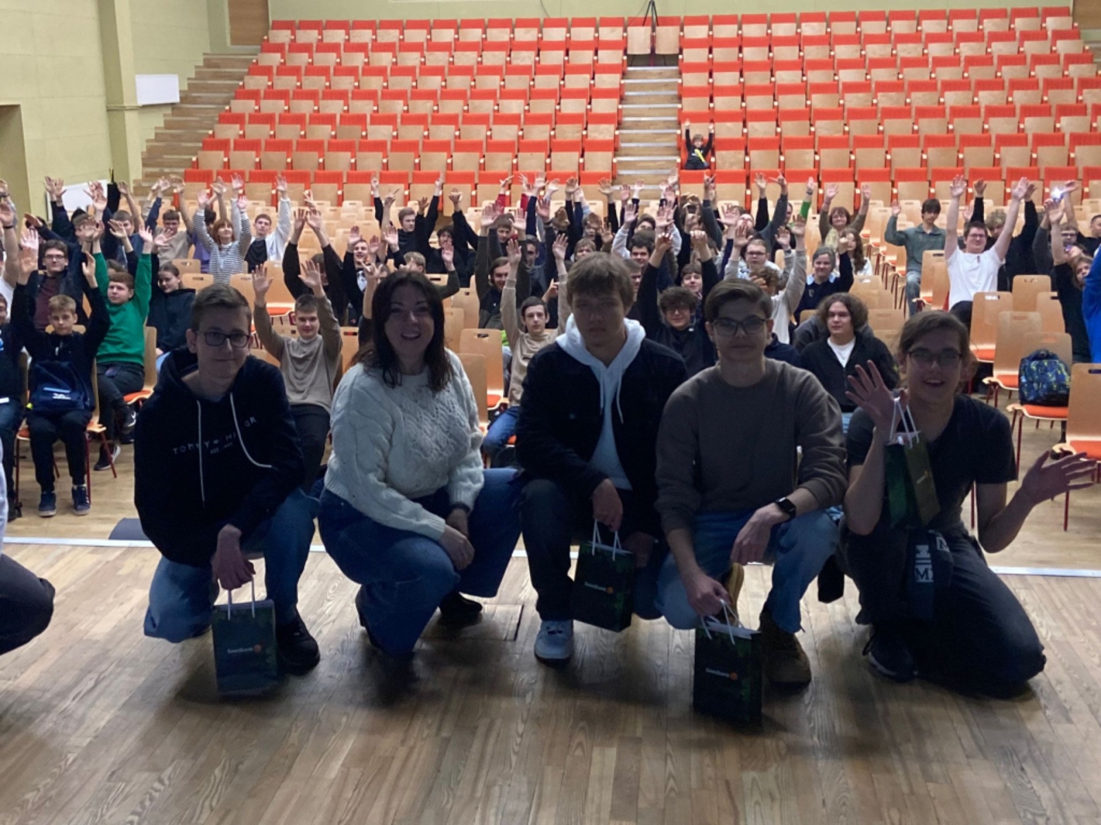 Swedbanka pārstāvji viesojas ar stāstījumu par nozīmīgu tēmu – Tava nauda – Tavas iespējas. - Foto 2