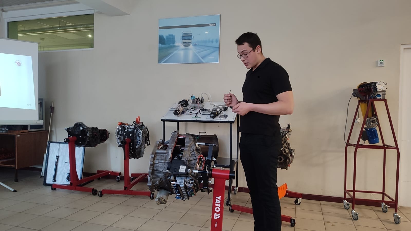 Autoservisa speciālistu diplomdarbu aizstāvēšana - Foto 2