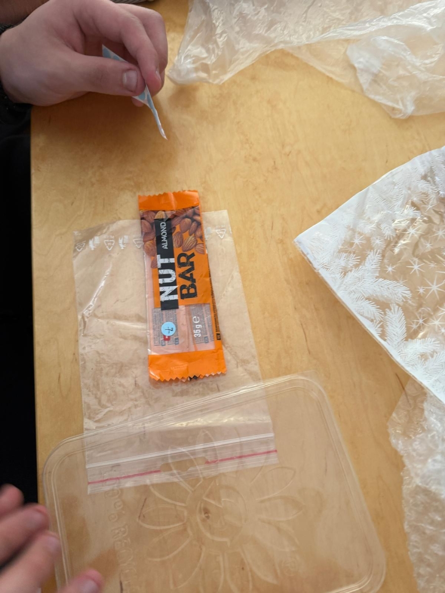 Vieslekcija MH 23-1 grupai par plastikātiem, to produktiem un vides piesārņojumu. - Foto 3