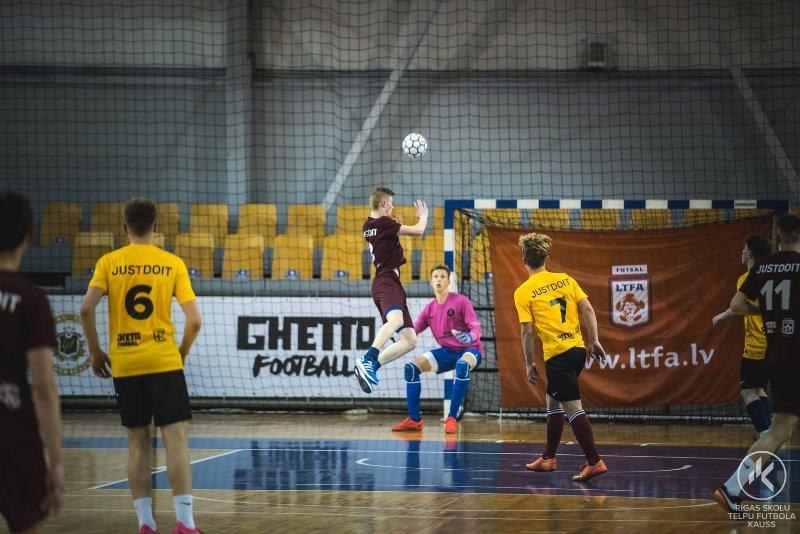 2. vieta Rīgas skolu telpu futbola kausā 2018 - Foto 7
