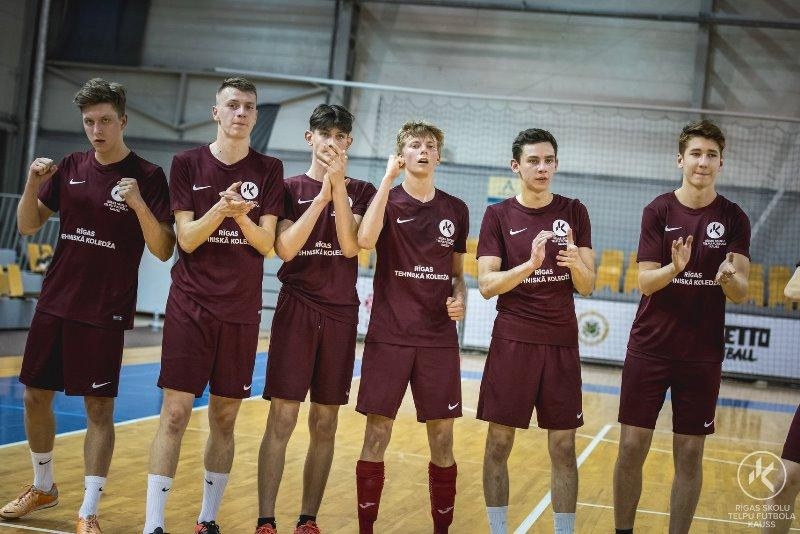 2. vieta Rīgas skolu telpu futbola kausā 2018 - Foto 1