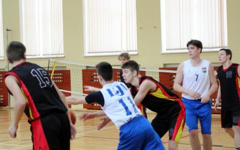 1. vieta Latvijā AMI sacensībās basketbolā - Foto 9
