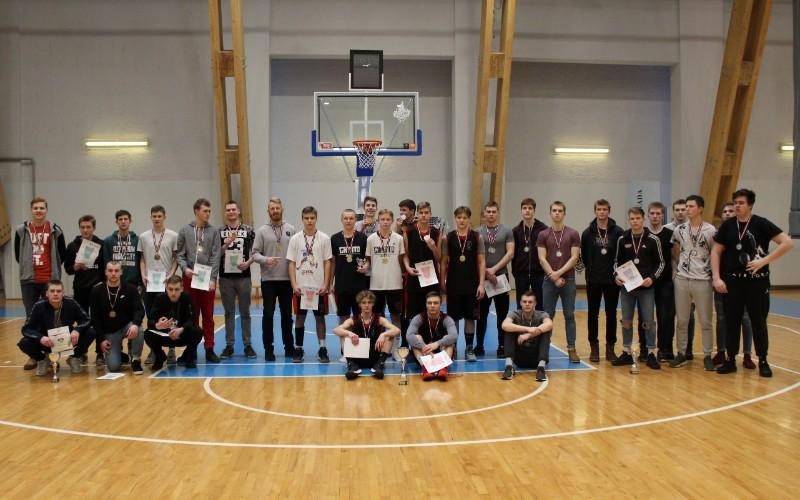 1. vieta Latvijā AMI sacensībās basketbolā - Foto 1