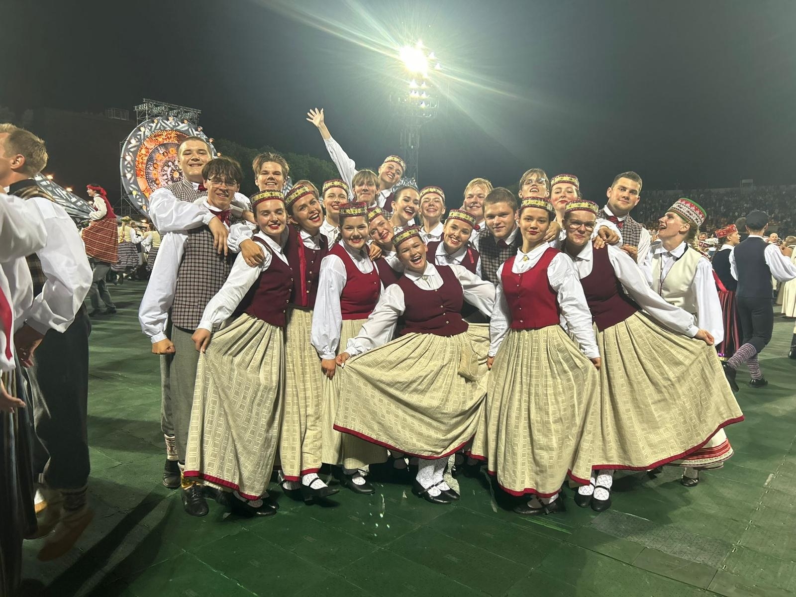 Jauniešu deju kolektīvs Mazais Ritenītis - Foto 11