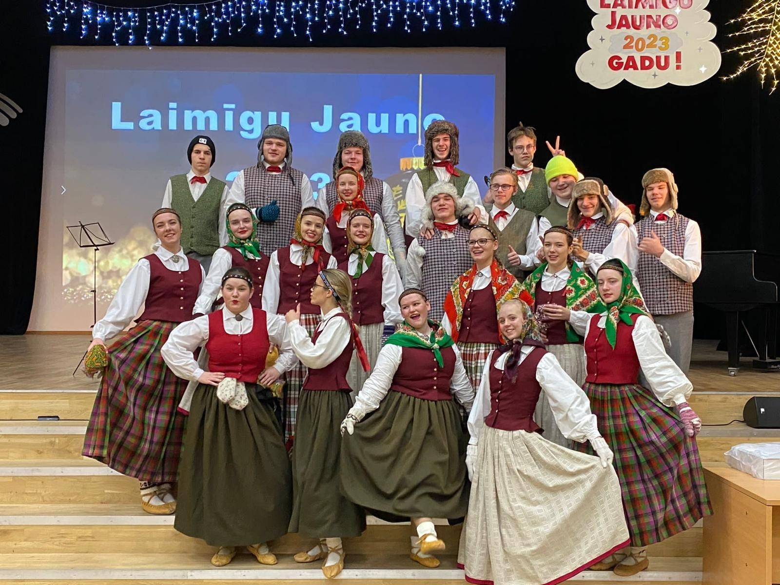 Jauniešu deju kolektīvs Mazais Ritenītis - Foto 7