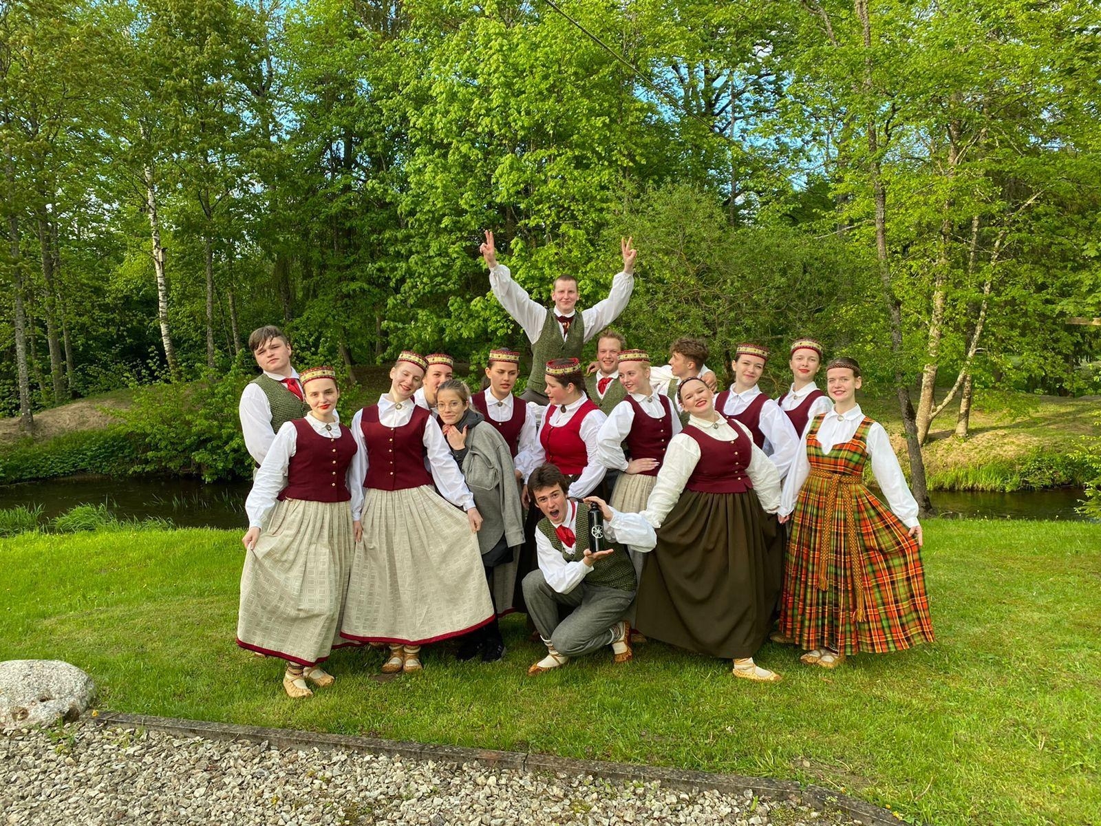 Jauniešu deju kolektīvs Mazais Ritenītis - Foto 5