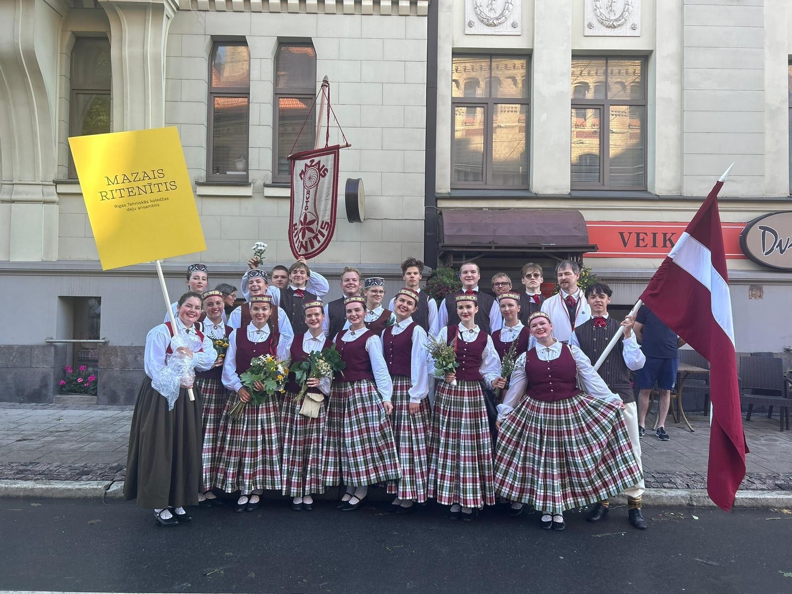 Jauniešu deju kolektīvs Mazais Ritenītis - Foto 3