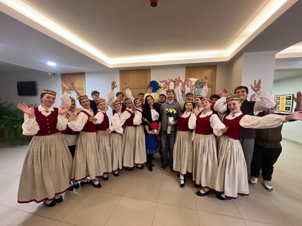 Jauniešu deju kolektīvs Mazais Ritenītis - Foto 1