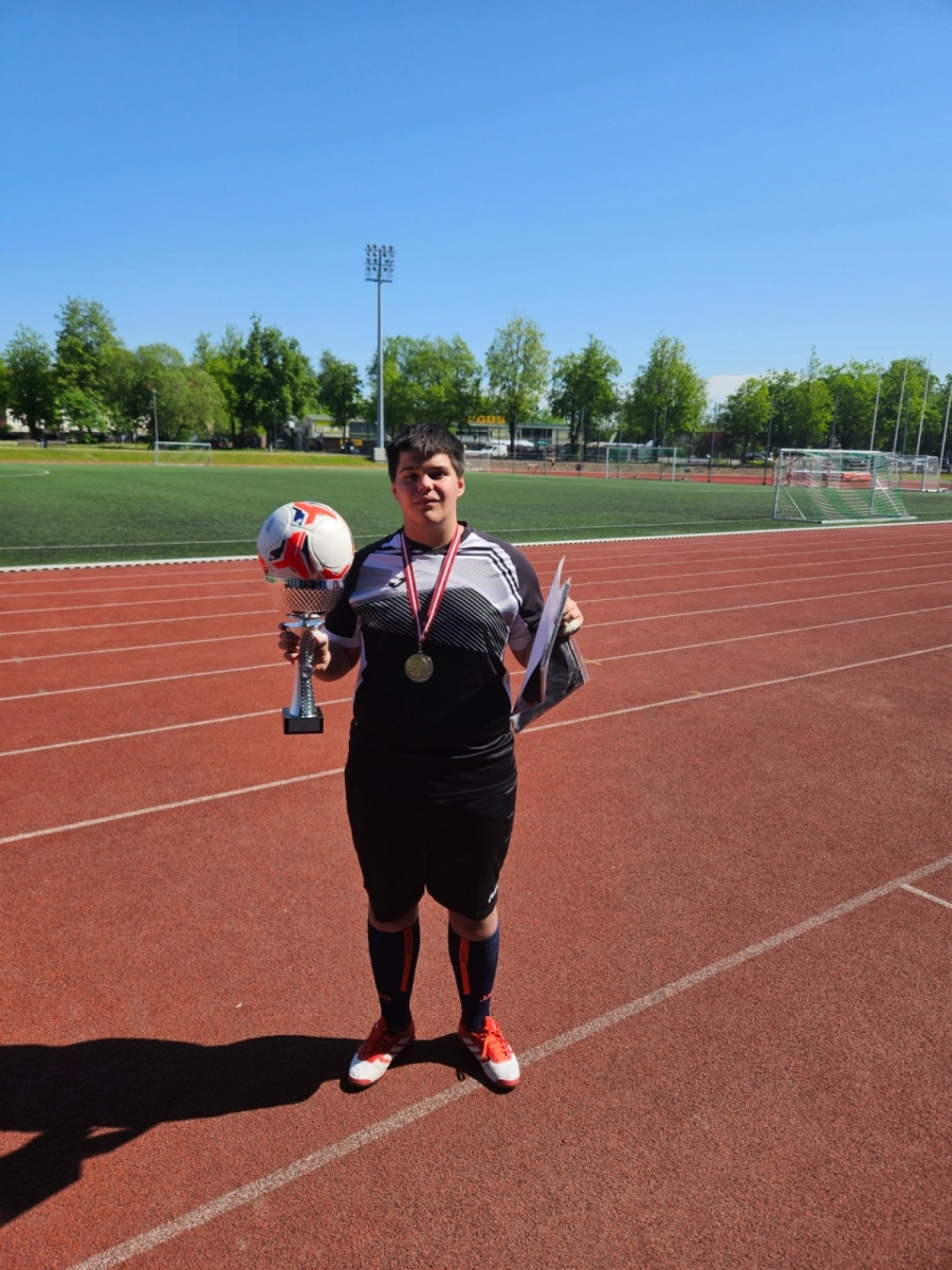 1.vieta Latvijas republikas sacesībās futbolā. - Foto 2