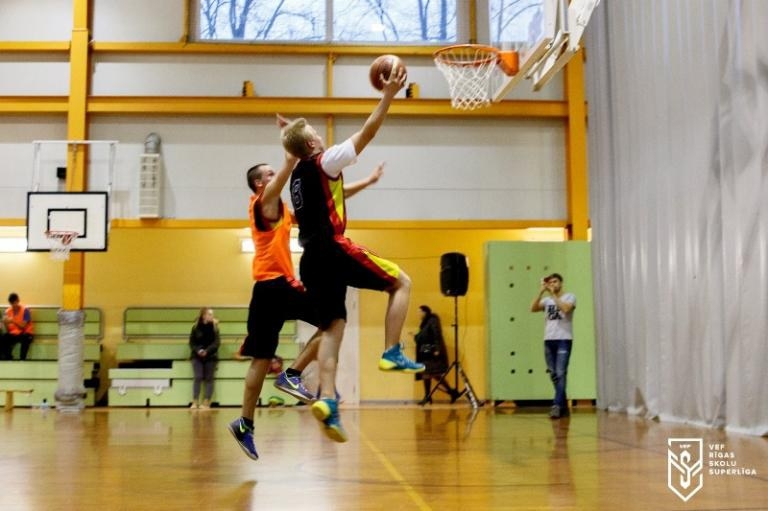Rīgas Tehniskās koledžas dalība VEF Rīgas skolu superlīgā 2016 - Foto 8