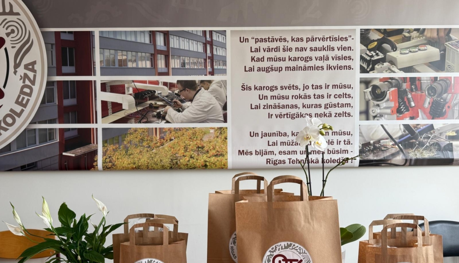 Dāvanas par Soļo par savu skolu