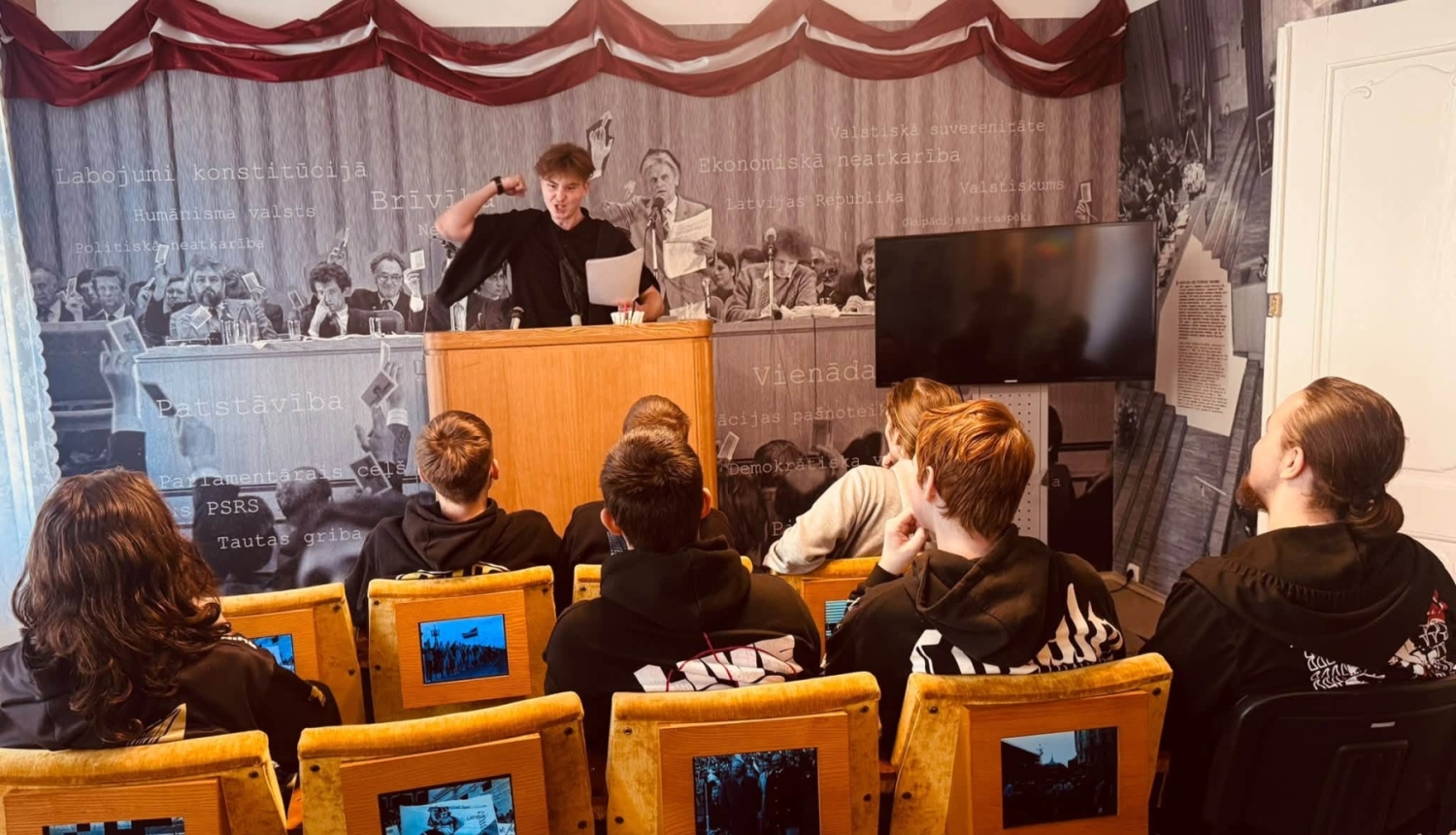 MA23-1 audzēkņi Latvijas tautas fronetes muzejā