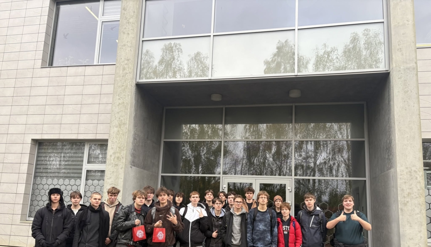 EL25-1 audzēkņi NA company