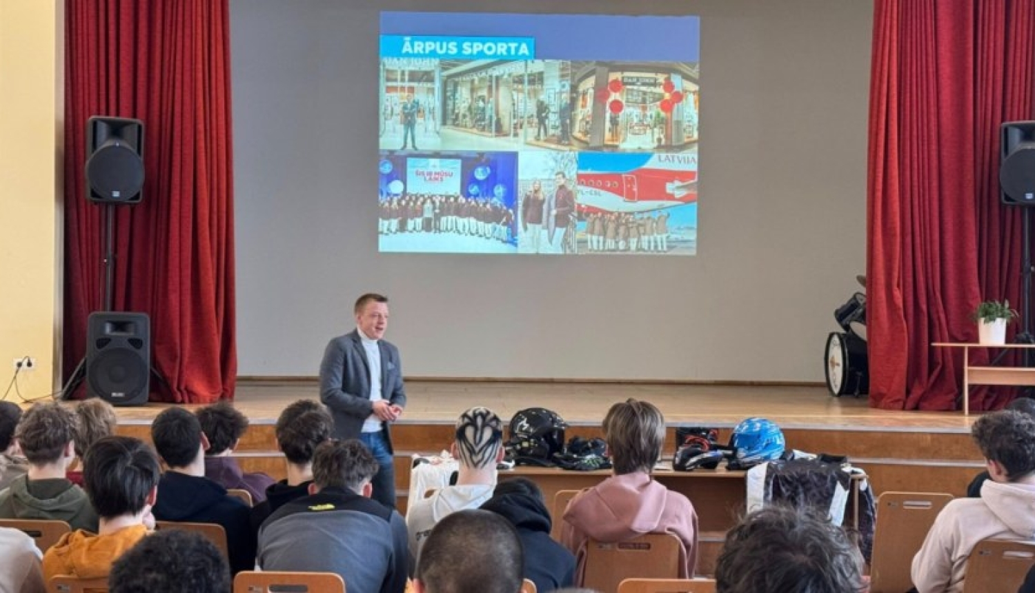Rīgas Tehniskajā koledžā notika īpaša tikšanās ar izcilo personu – Latvijas čempionu autorallijā Krišjāni Cauni.