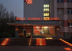 11.novembris Lāčplēša diena Rīgas Tehniskā koledža , pieminam Latvijas brīvības cīnītājus, aizdedzinot svecītes! - Foto 2