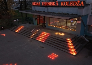 11.novembris Lāčplēša diena Rīgas Tehniskā koledža , pieminam Latvijas brīvības cīnītājus, aizdedzinot svecītes! - Foto 3