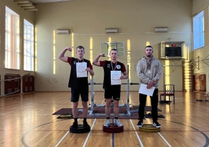 RTK puišu pārliecinoša uzvara Republikas čempionātā svaru stieņa spiešanā guļus - Foto 1