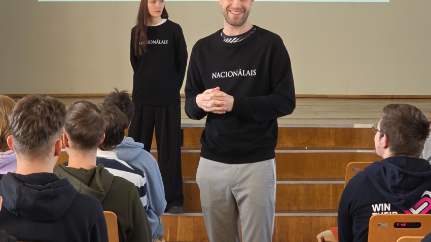 Latvijas Nacionālā teātra aktieris Uldis Siliņš, Madara Reijere un Kārlis Reijers