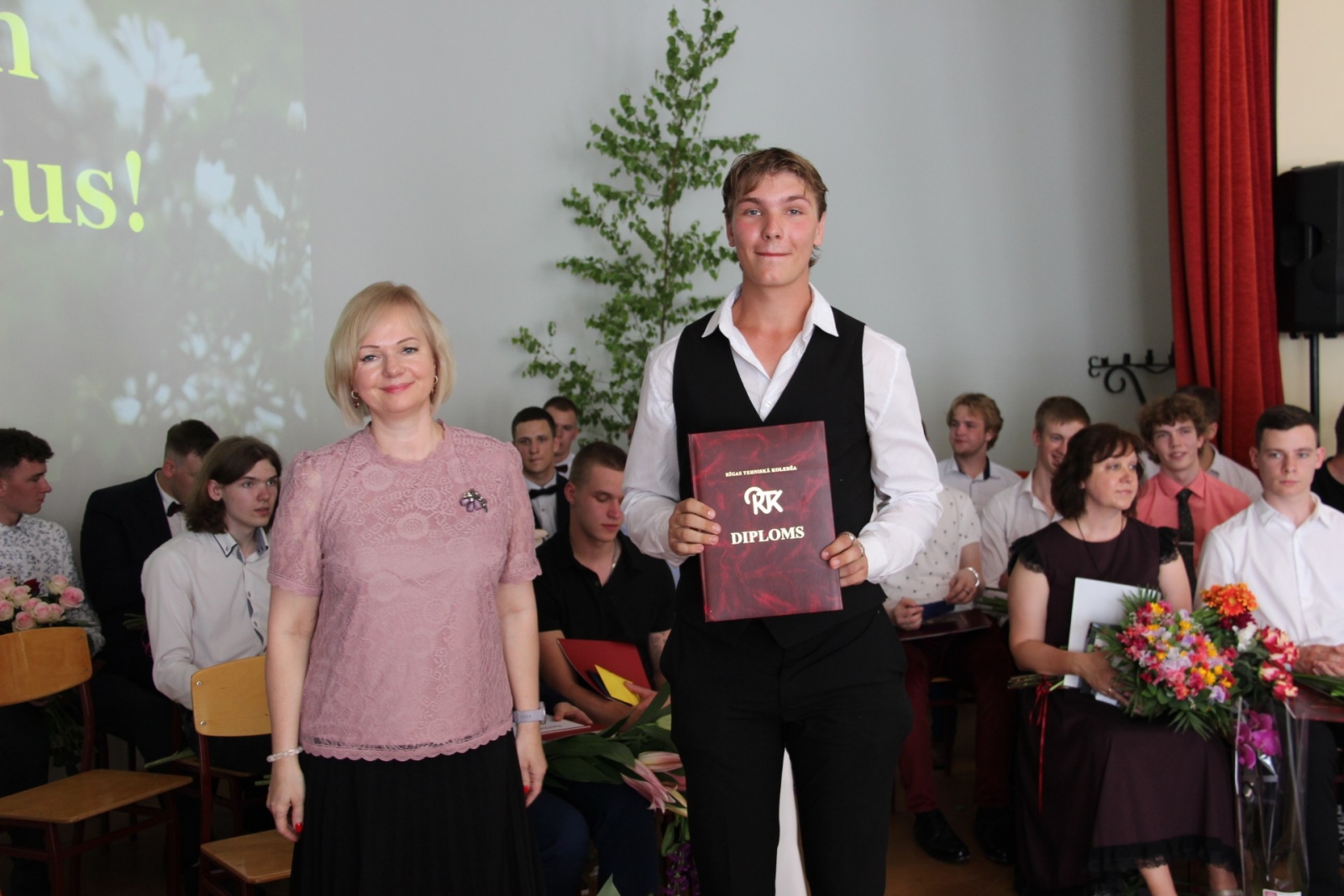 Audzēkņu izlaidums 11:00 - Foto 63