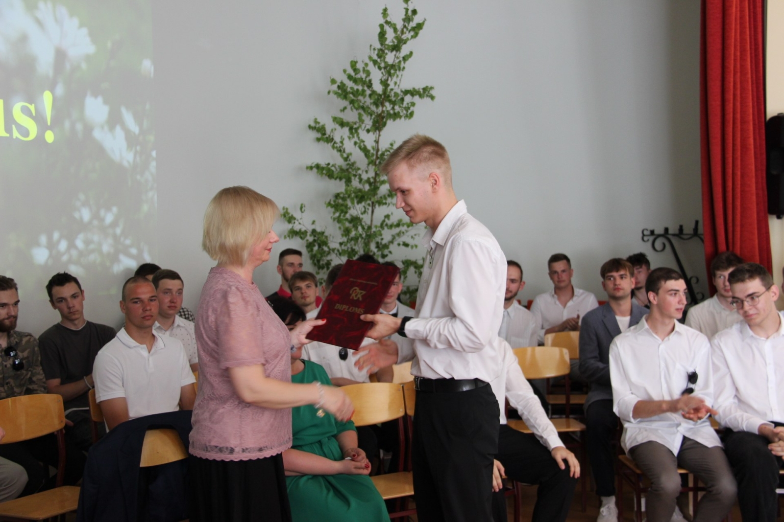 Audzēkņu izlaidums 11:00 - Foto 55
