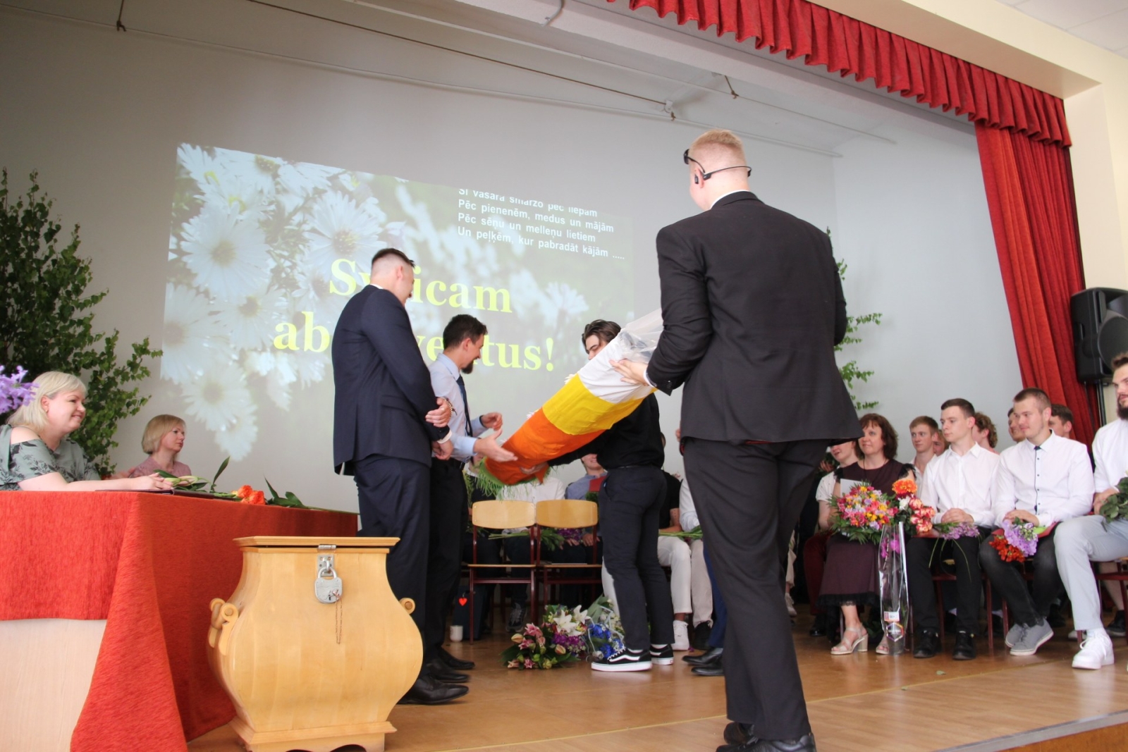 Audzēkņu izlaidums 11:00 - Foto 7